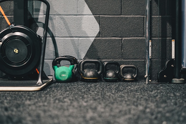 Key Differences Between Kettlebells and Dumbbells